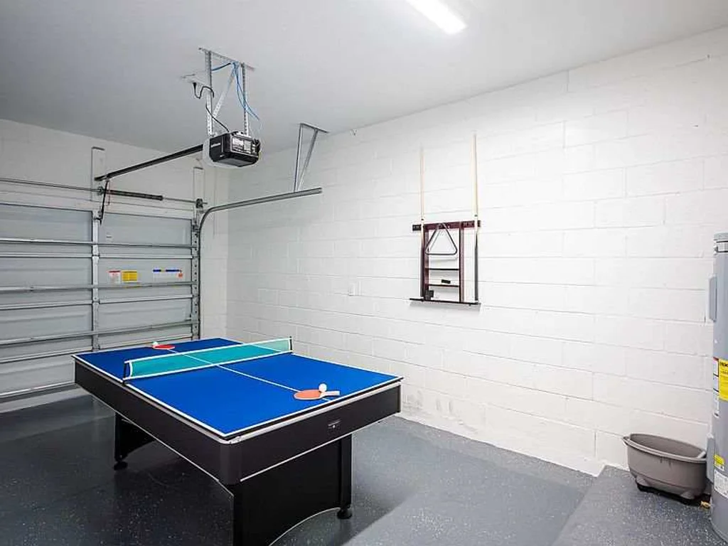 3BR townhouse near Disney w/ pool access