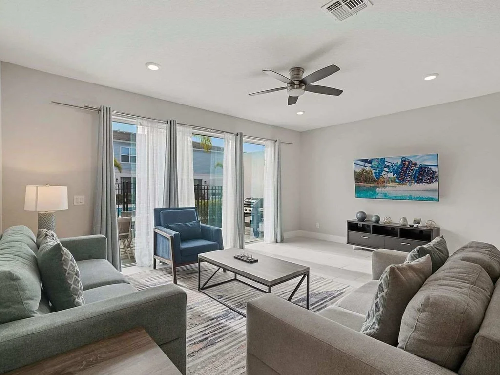3BR townhouse near Disney w/ pool access