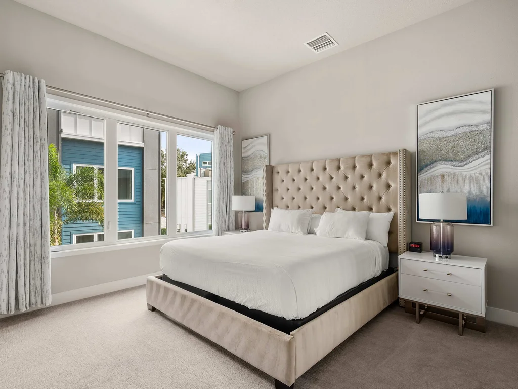 Two-story luxury condo near Disney w/ pool
