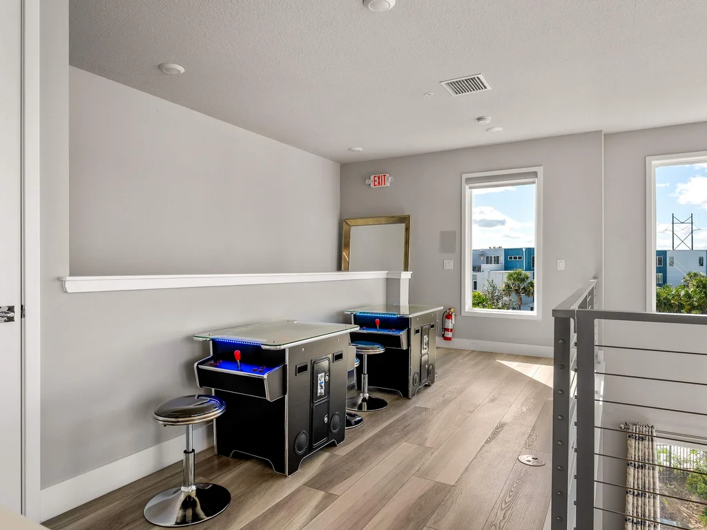 Two-story luxury condo near Disney w/ pool