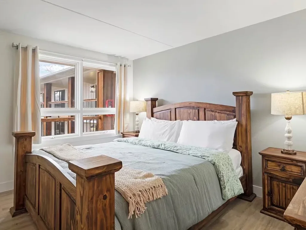 Step-Free Condo, Downtown Bound