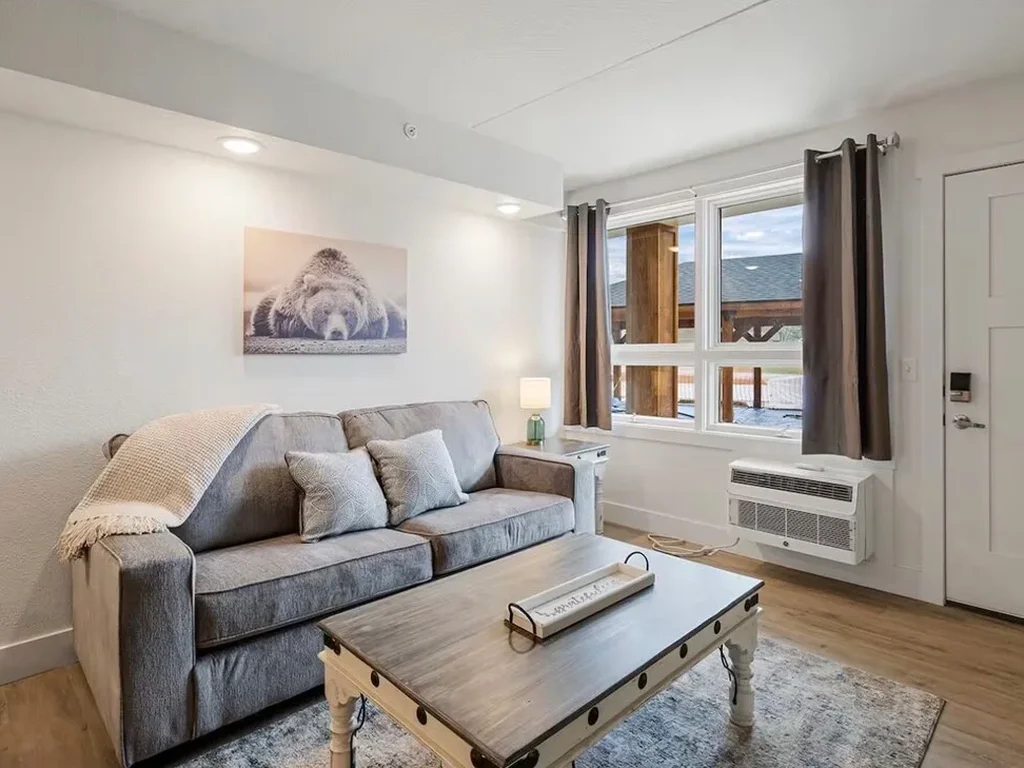 Step-Free Condo, Downtown Bound