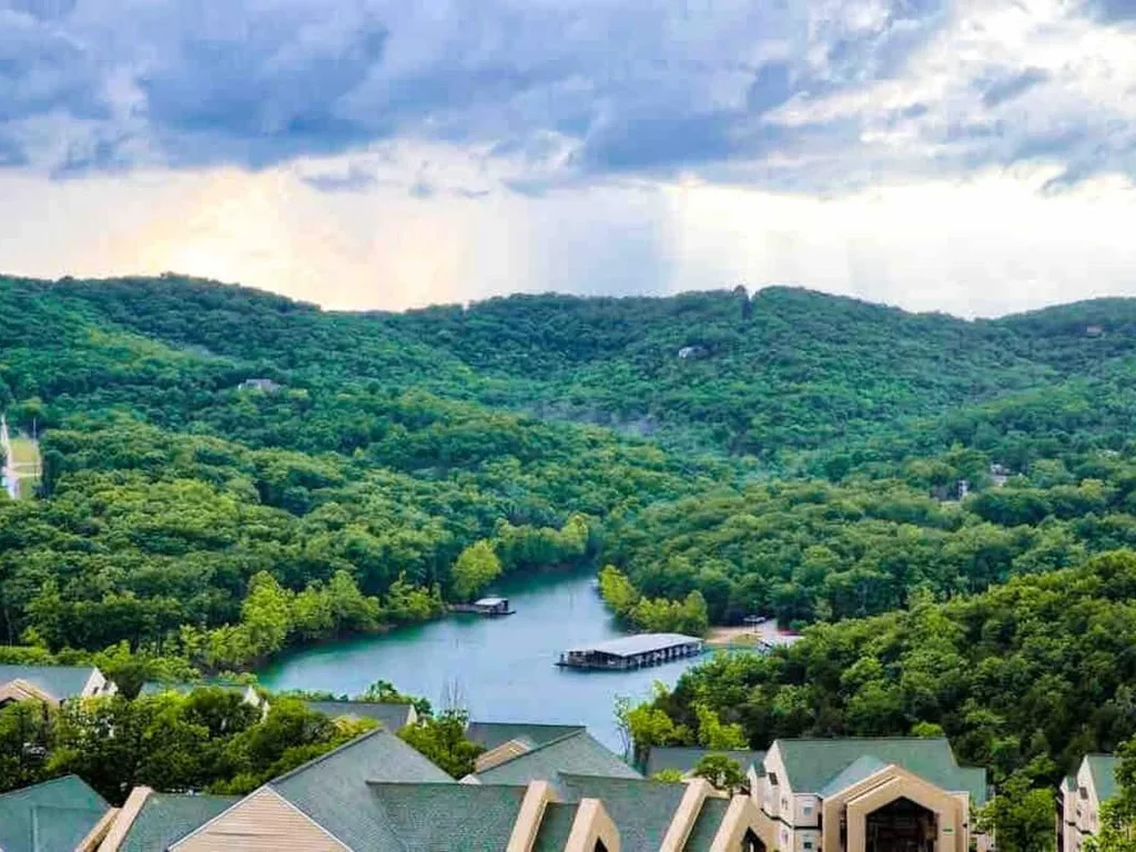 Cloudline Condo – Elevated Ozark Views