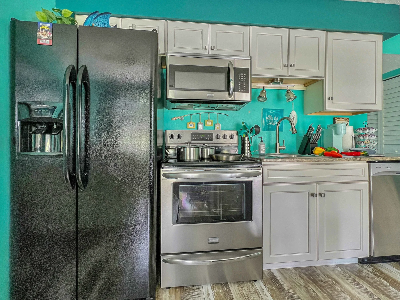 Fully equipped kitchen with beautiful marble counters, Keurig coffee machine and all of the necessities.
