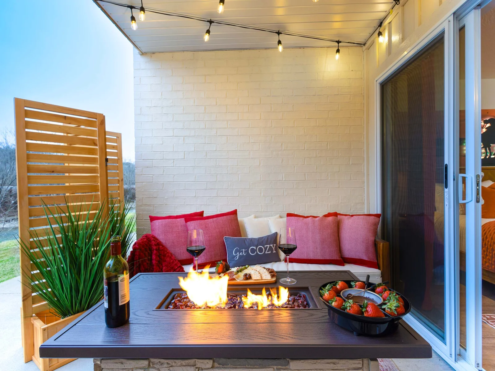 After a long day exploring Branson, enjoy the tranquility of the creekside patio complete with a cozy outdoor couch and fire table.