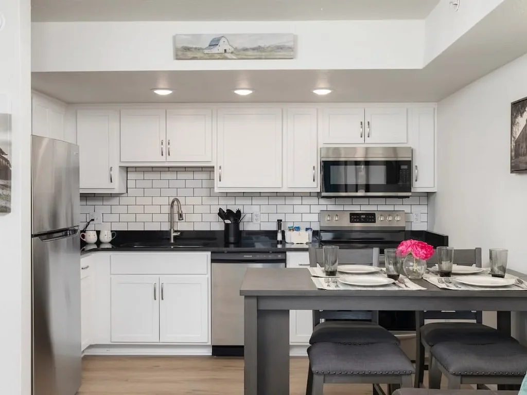 Condo W/No stairs | Near the Landing