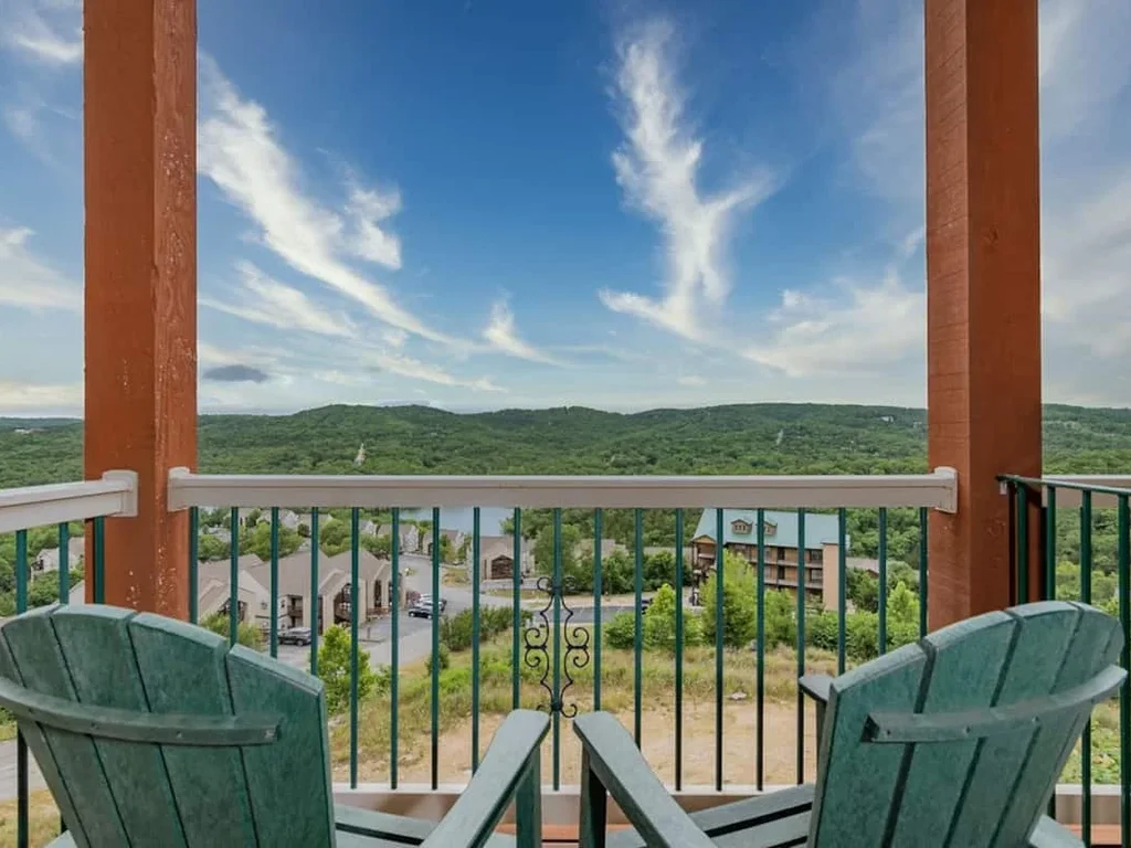 Lakefront Ozarks Condo -Close to Silver Dollar City
