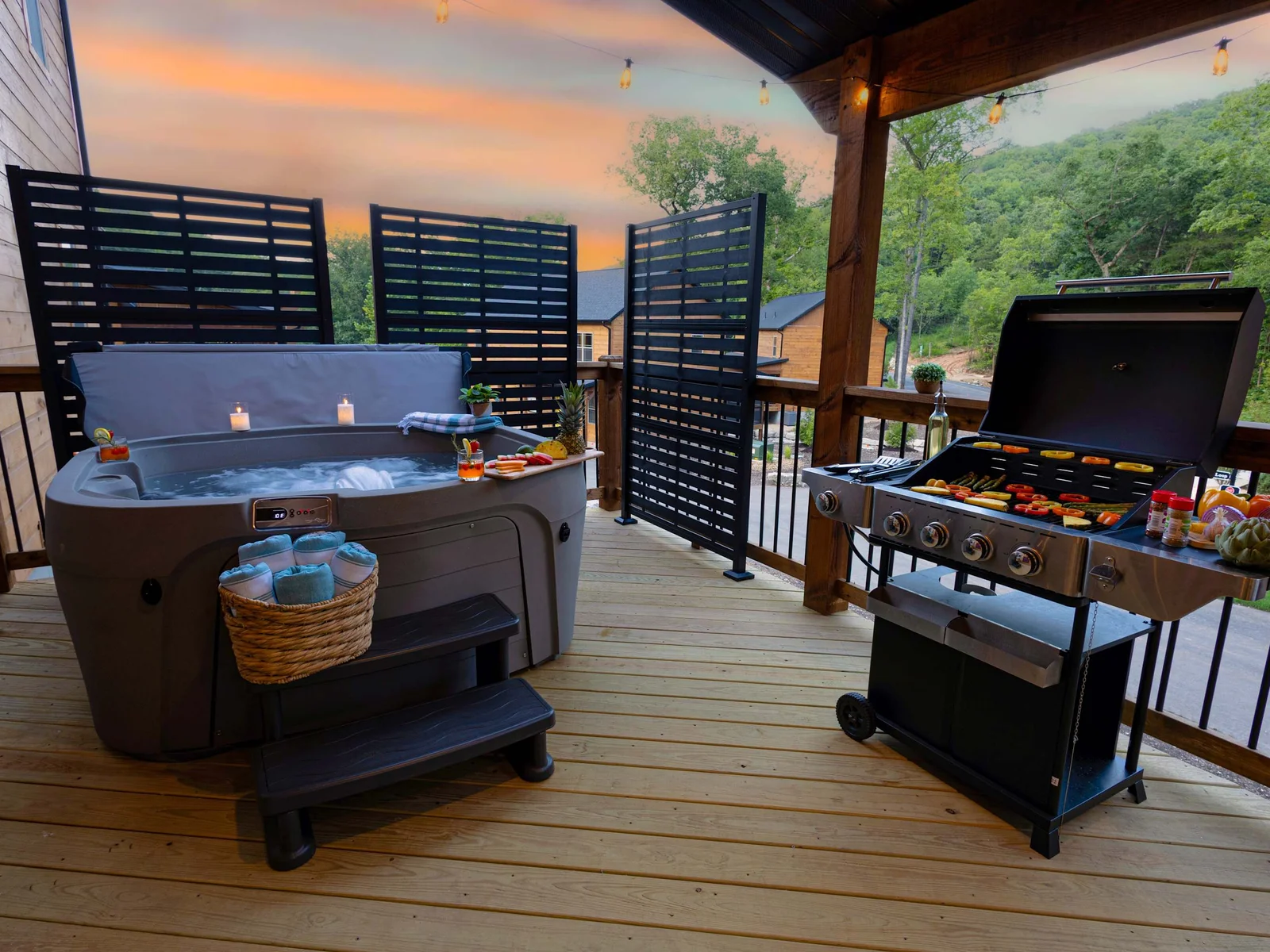 End your day on the back patio, where the sky puts on a show and the sunset paints the perfect backdrop for evening conversations, quiet reflections, or just soaking in the beauty of Adventure’s Edge.