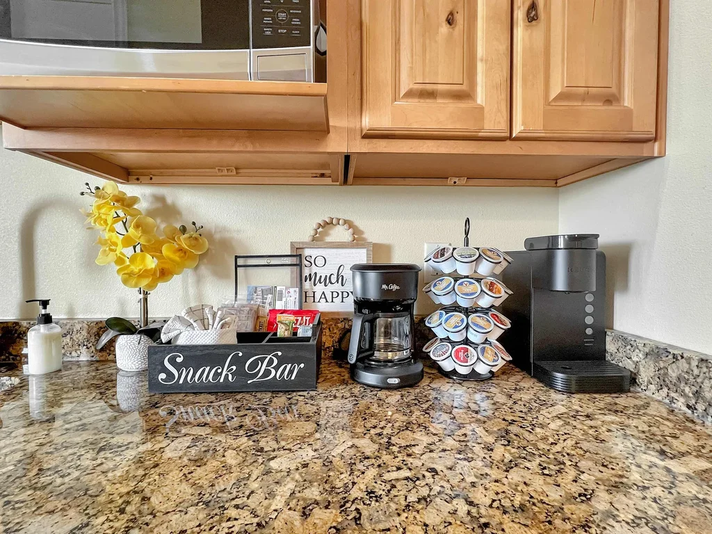 Ozark Condo -Lake Views, Quick Trip to SDC