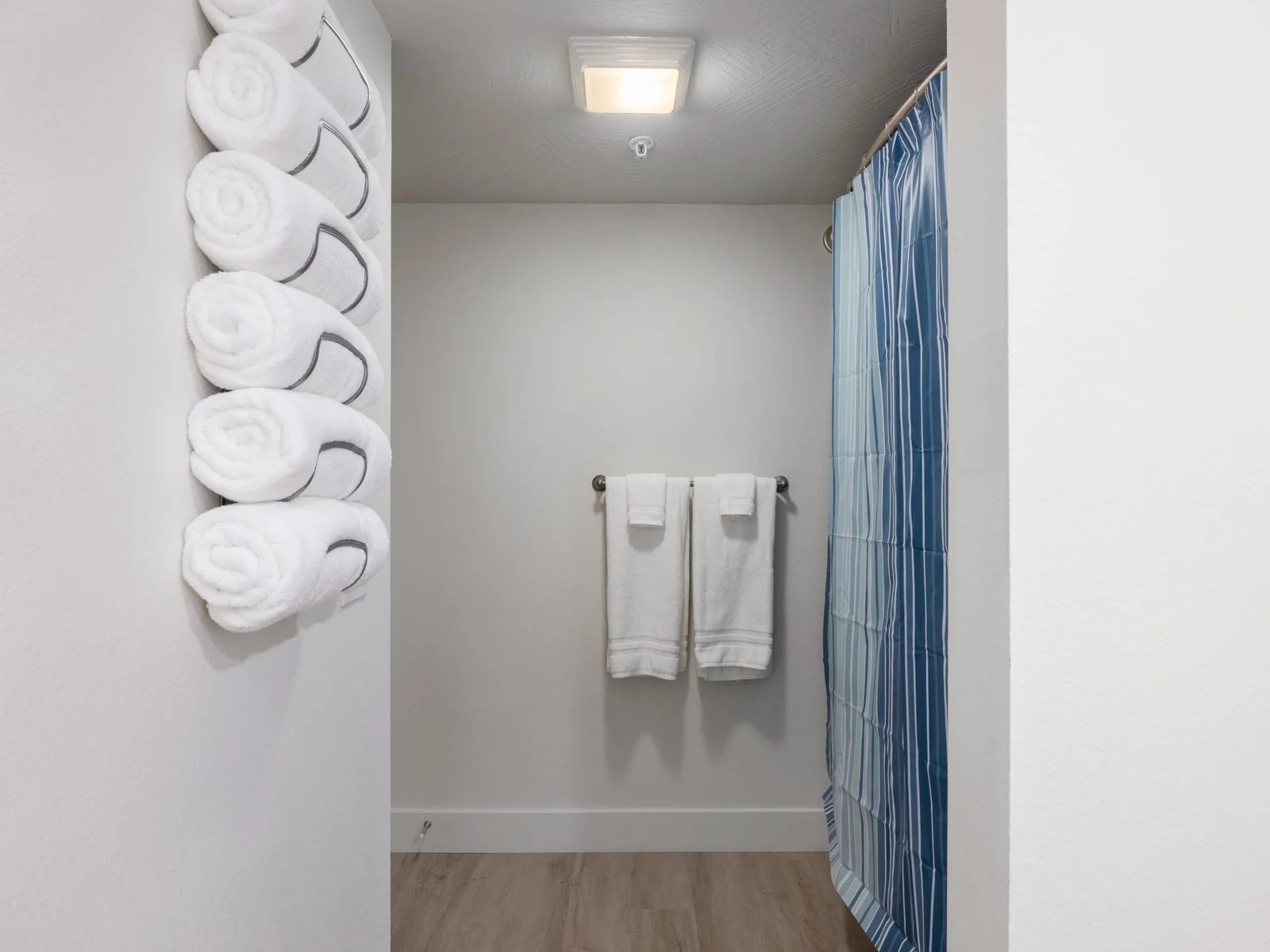 Ensuite bathrooms with tub/shower combos supply plenty of towels for your use.
