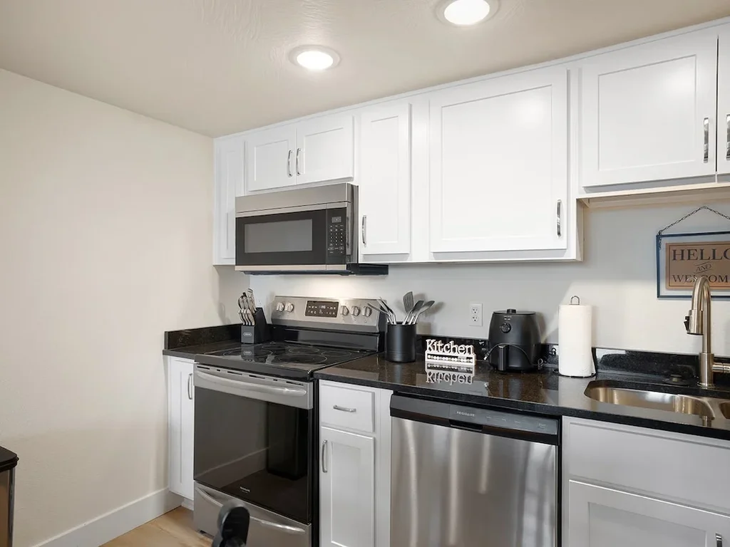 Walk-In Condo with Indoor & Outdoor Pool