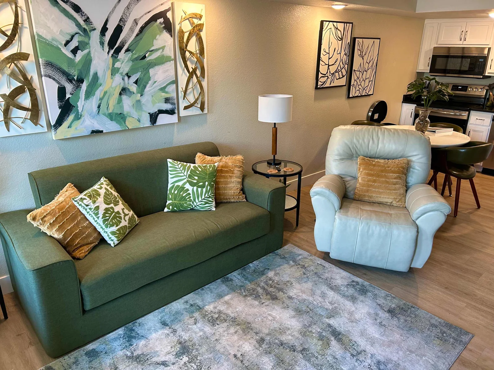 Romantic Getaway Condo near Downtown