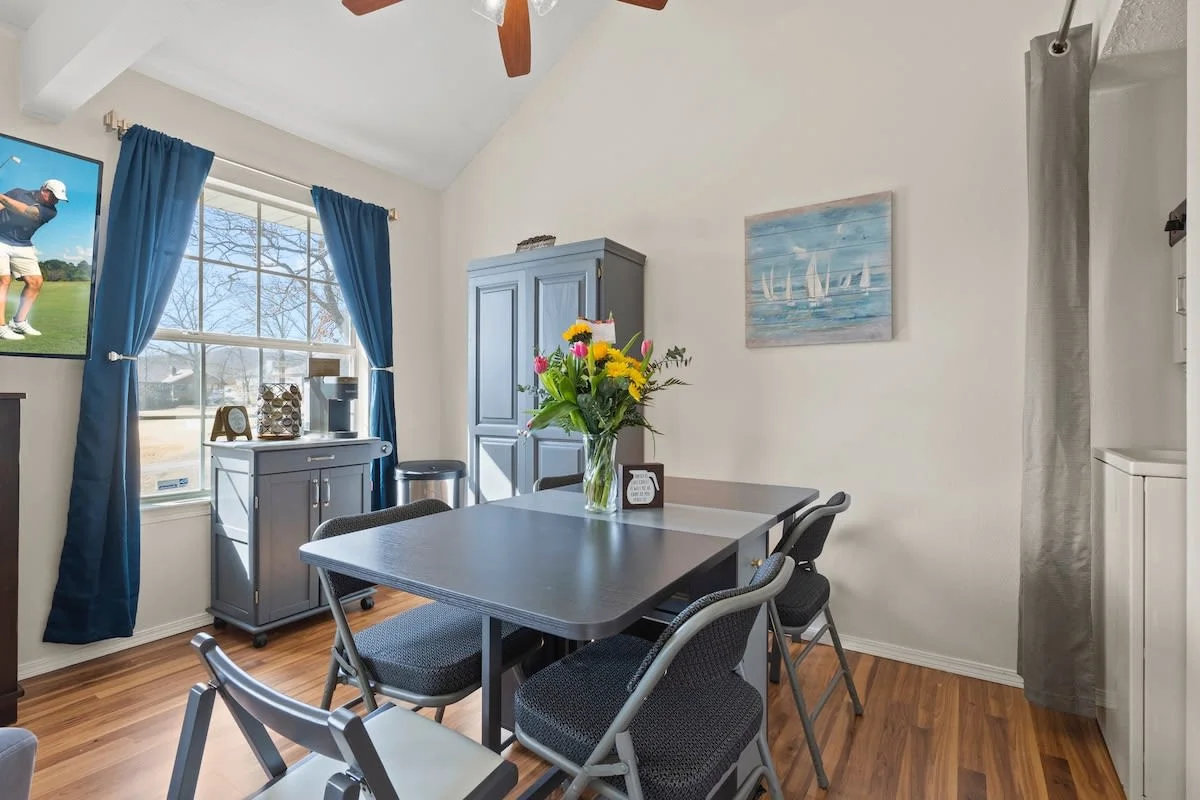 portable dining room table for up to 6