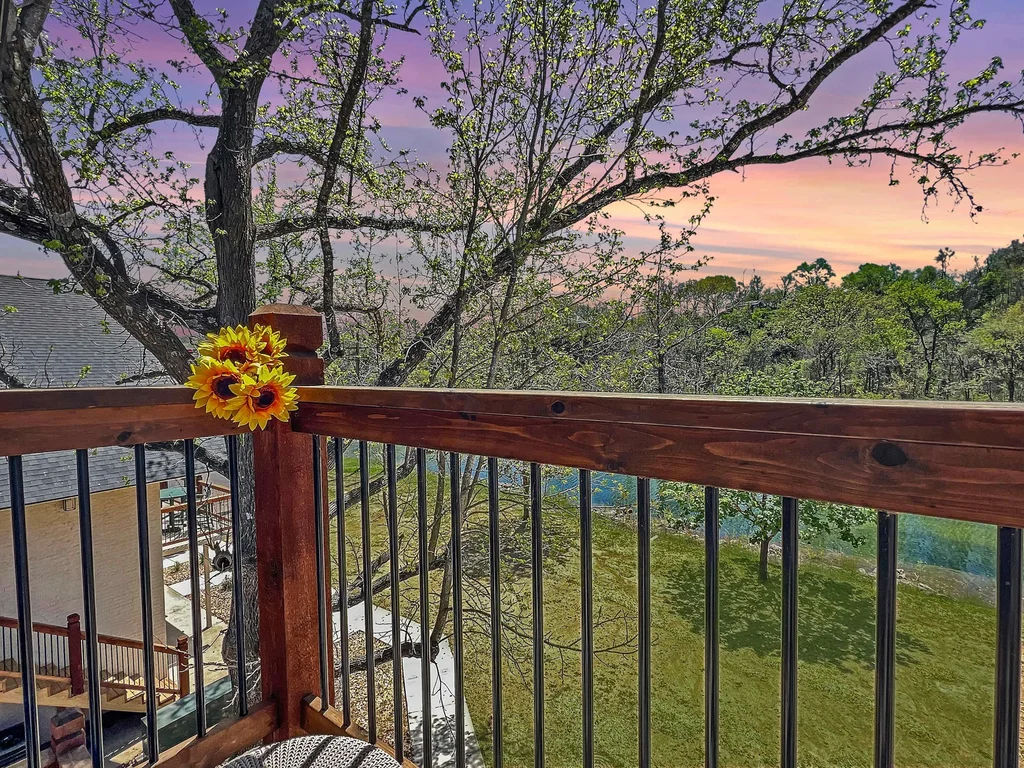 Cozy Condo with Firepit & Pool Access