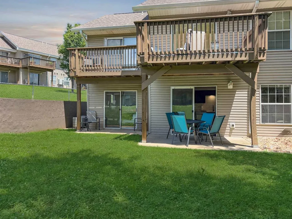 No stairs, clean peaceful secluded, close to strip