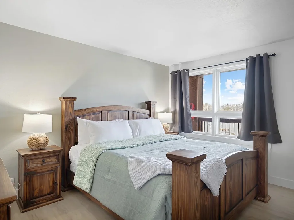 Modern 1BR/1BA Condo -Near Downtown
