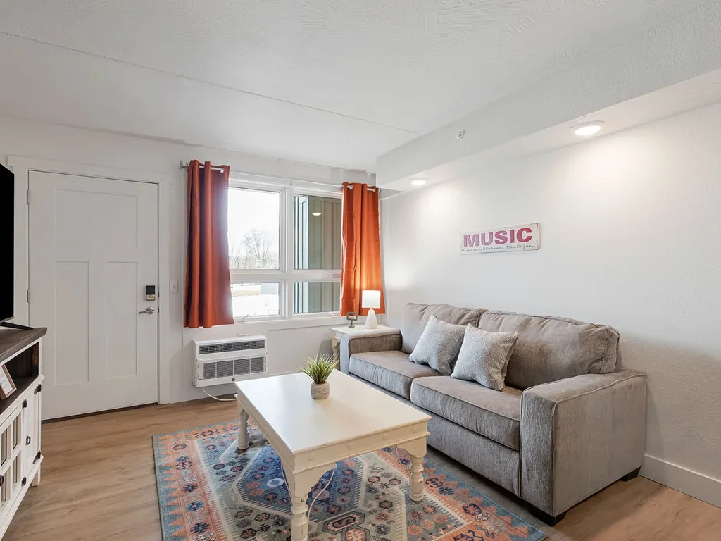 Quiet Condo Near Downtown