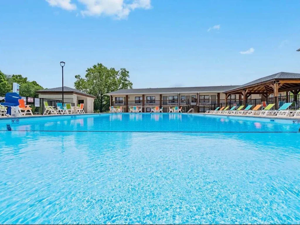 Modern 1BR Condo -Near Convention Center
