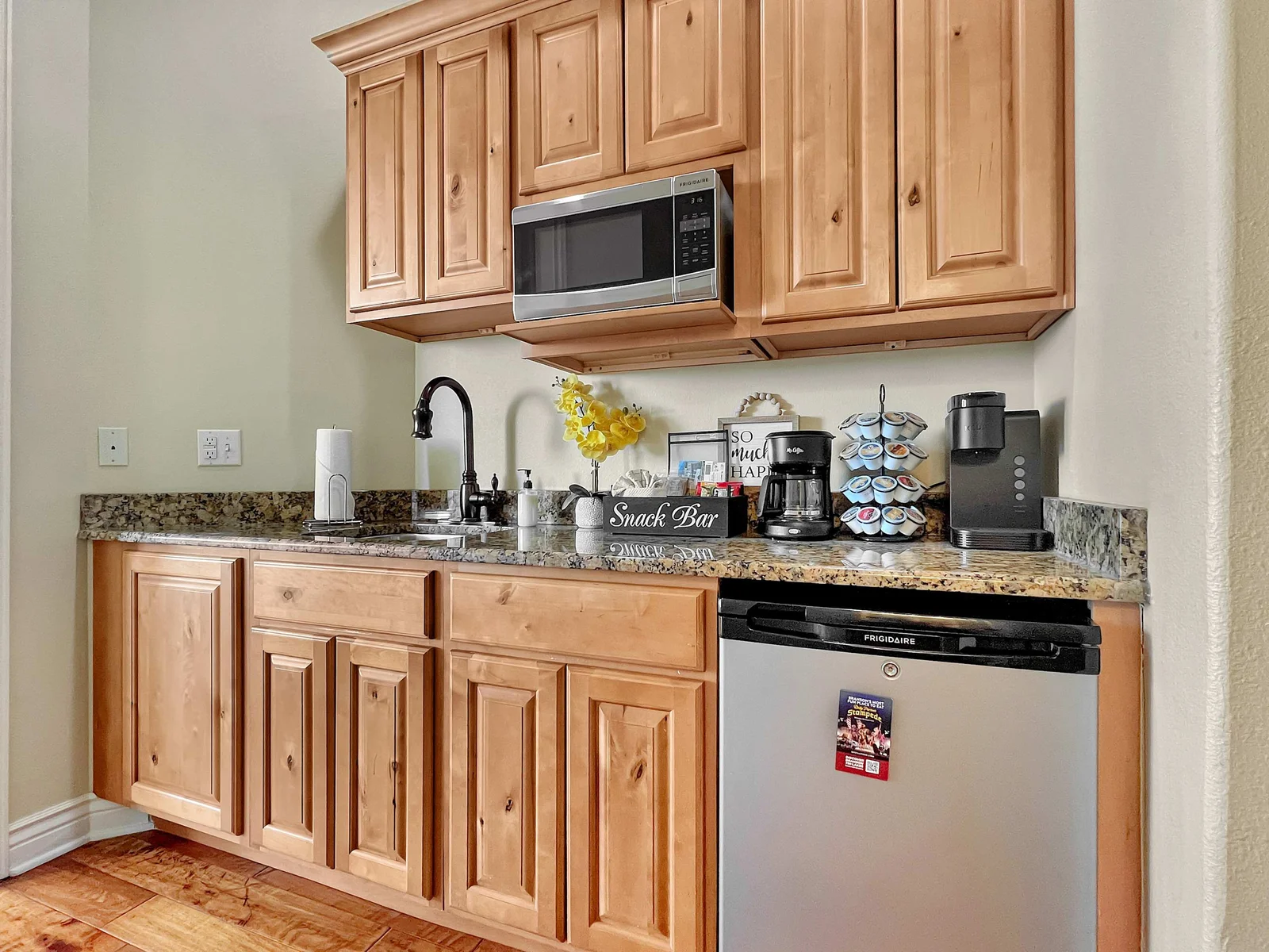 Kitchenette complete with microwave and disheasher. Most importantly, there is coffee!