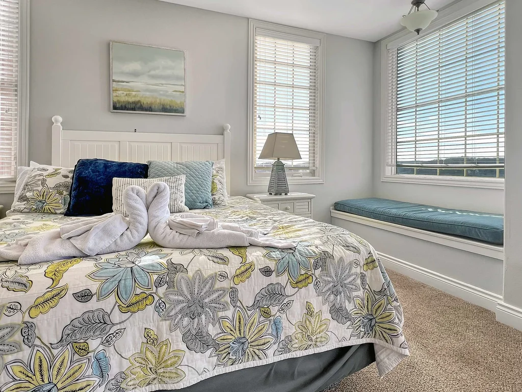 Ozark Condo -Lake Views, Quick Trip to SDC