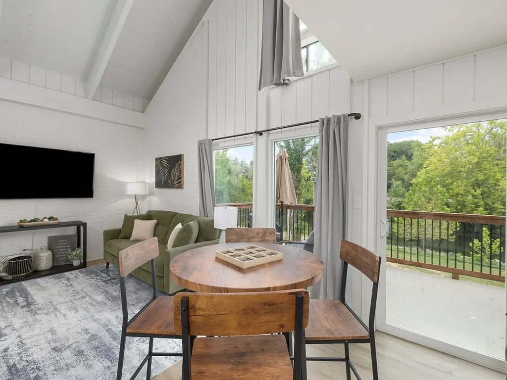Walk-In Condo – Lake Taneycomo Access