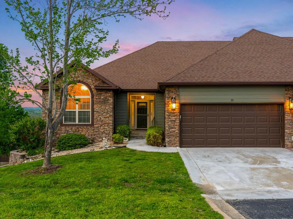 Beautiful remodel, Game Room, Hot Tub, Pools, GOLF