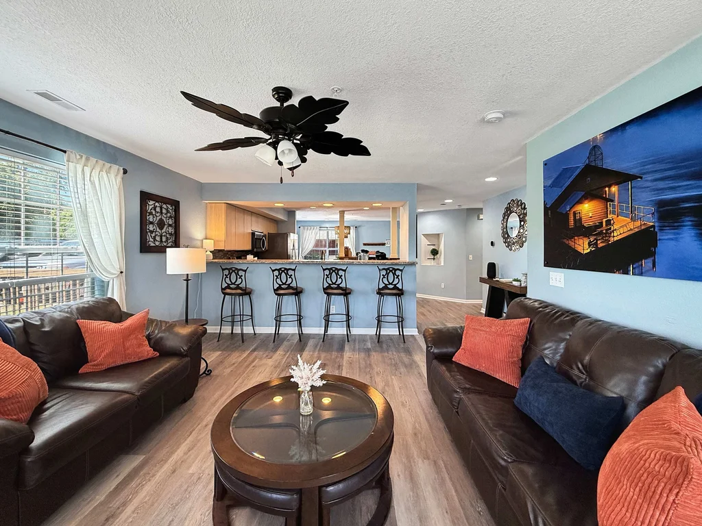 Fireside on the Lake – Cozy Condo & water views