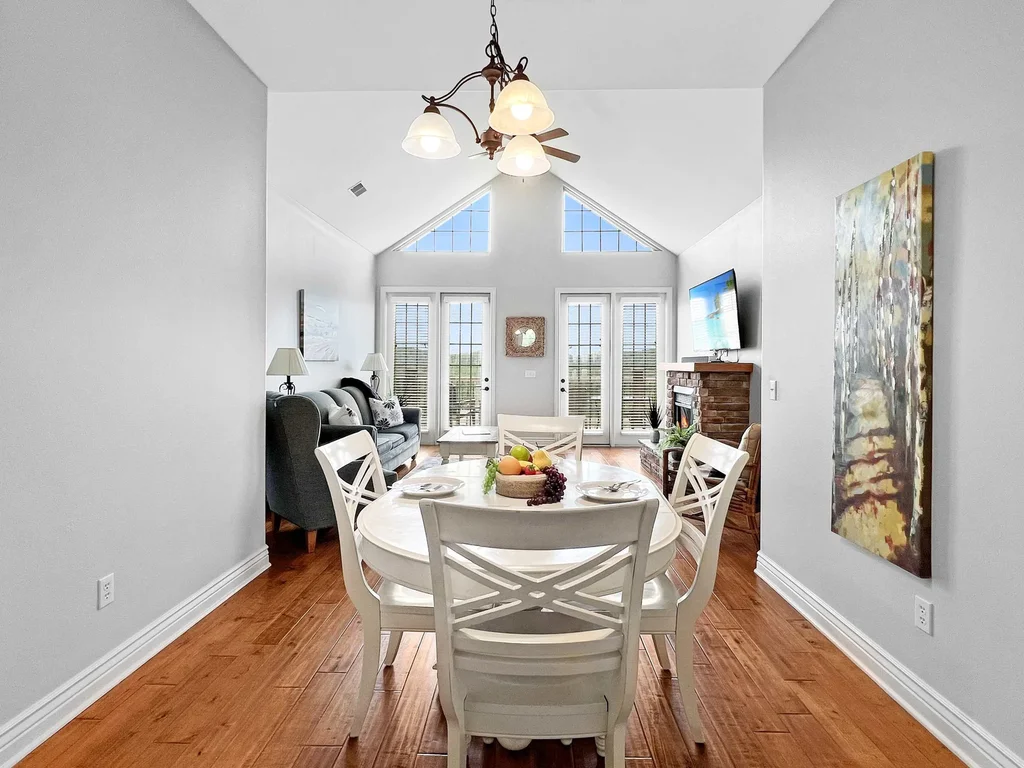 Golden Hour Condo- Pool Access
