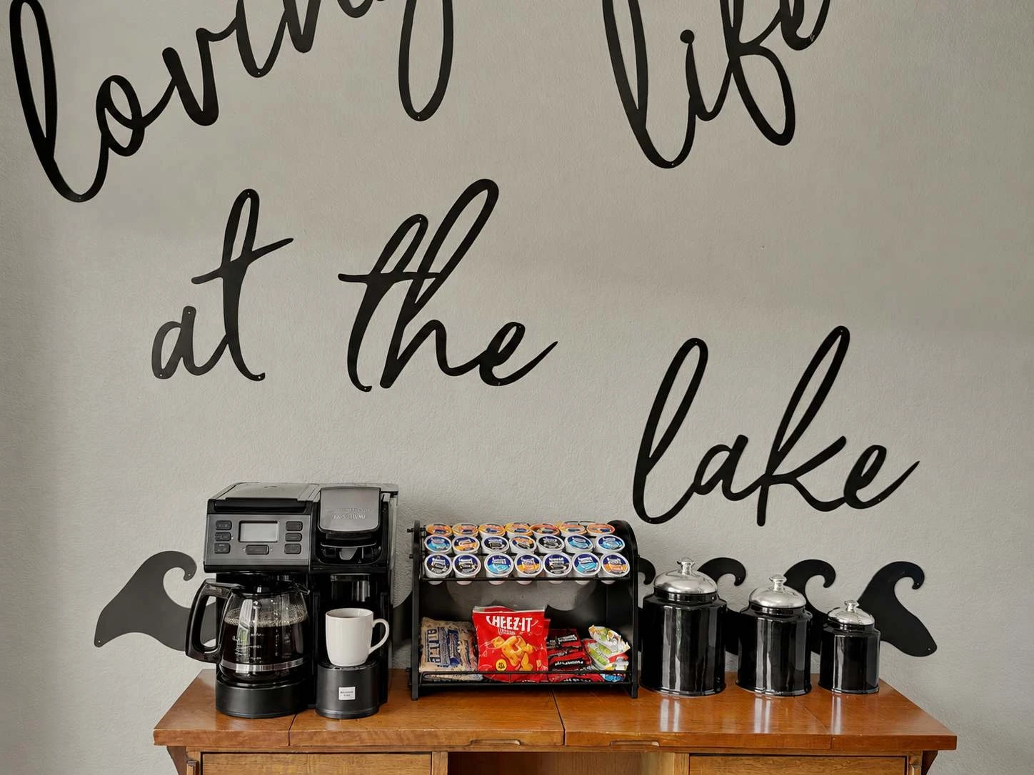 Coffee bar with drip coffee and single cup K-Cup