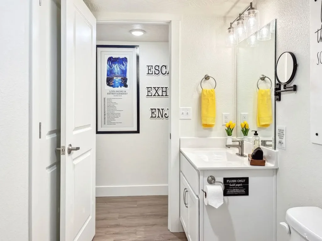 Sunny Balcony Condo with Built-In Game Table – Play & Relax