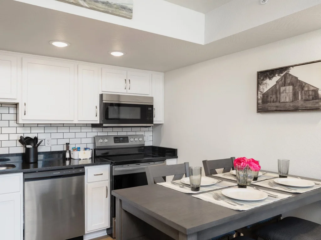 Peaceful Condo Near Convention Center
