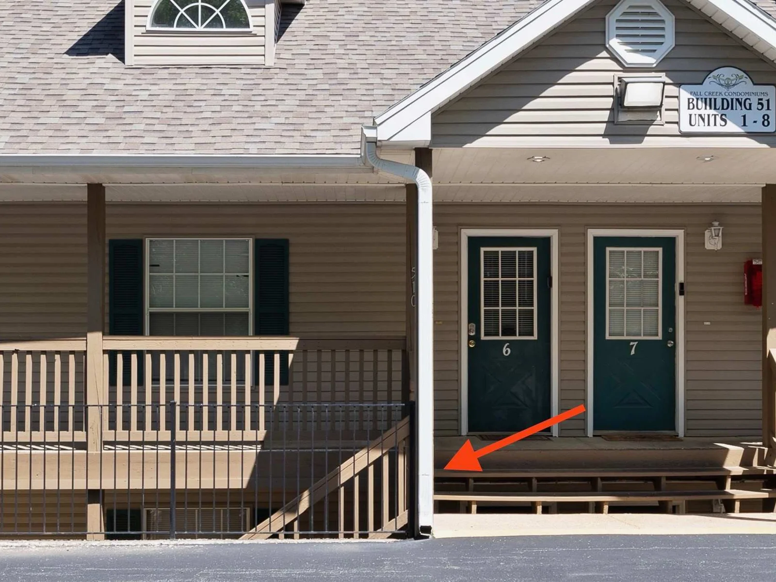 THIS SHOWS THE STAIRS THAT YOU WALK DOWN TO THE UNIT