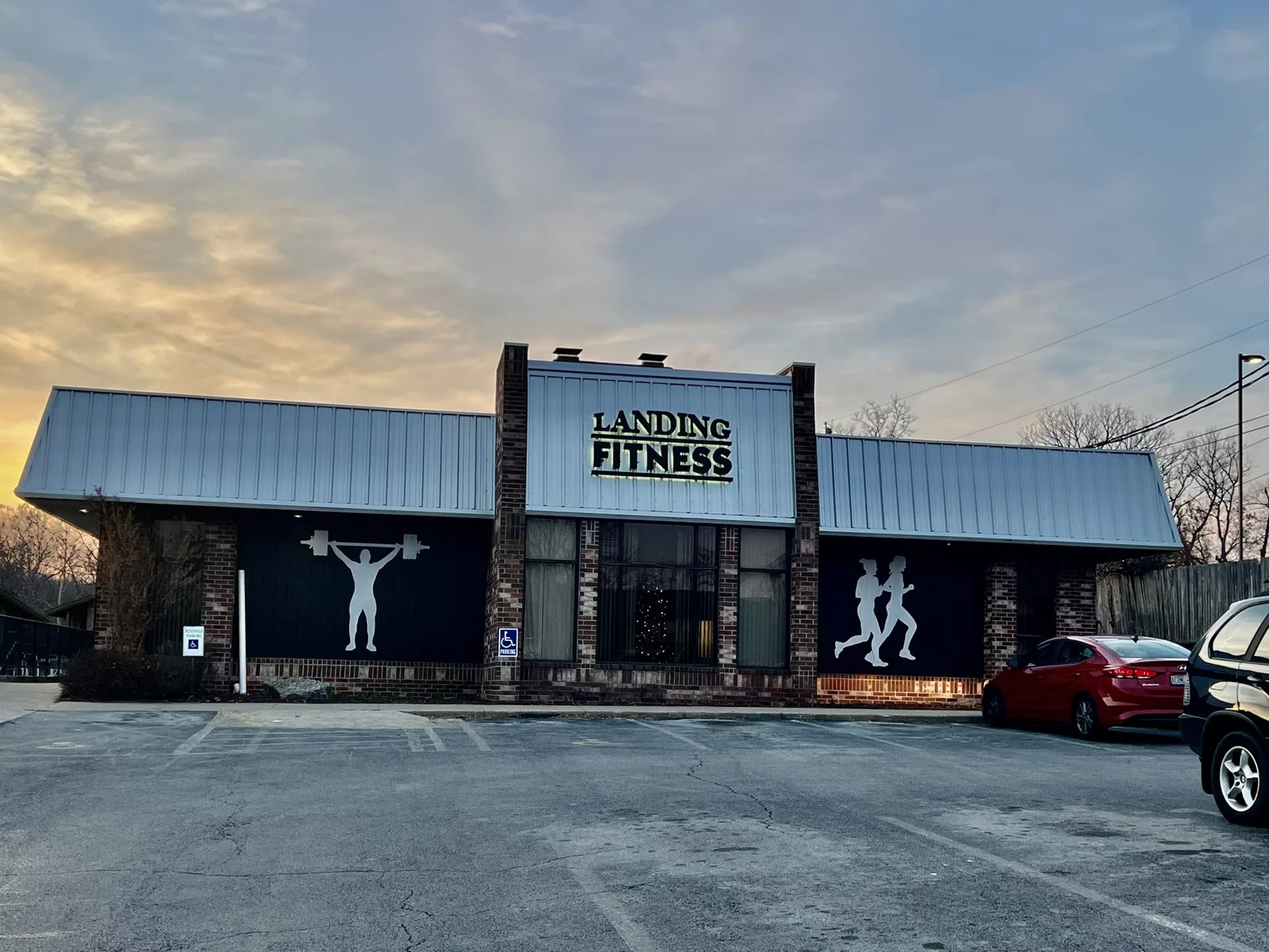 For an additional $30, your group will have full access for your entire stay to Landing Fitness –344 feet away from the condo building – a complete gym with indoor pool.