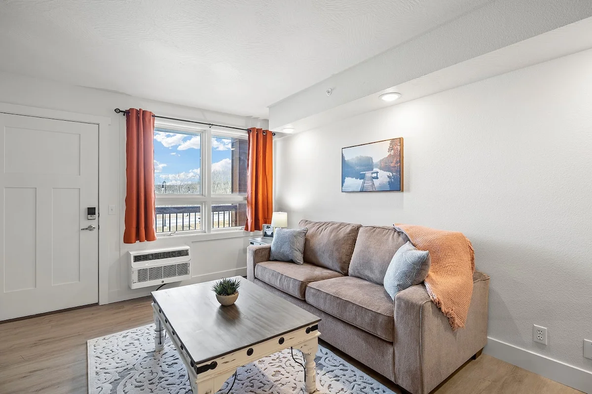 Cozy Condo Near The Landing