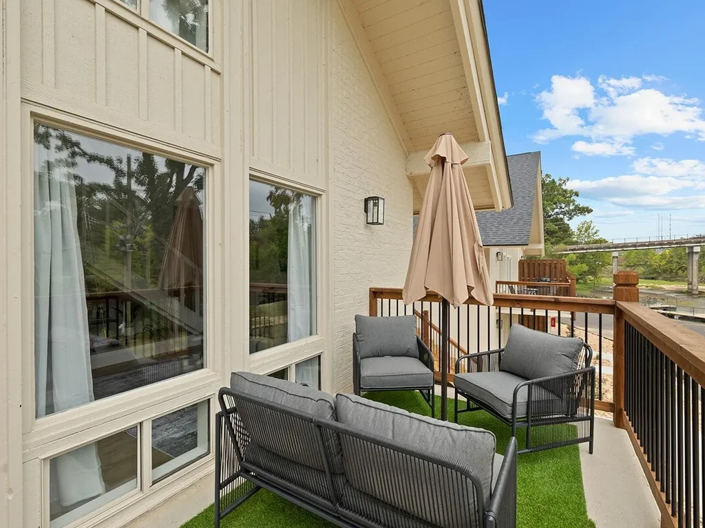 Walk-In Condo – Lake Taneycomo Access