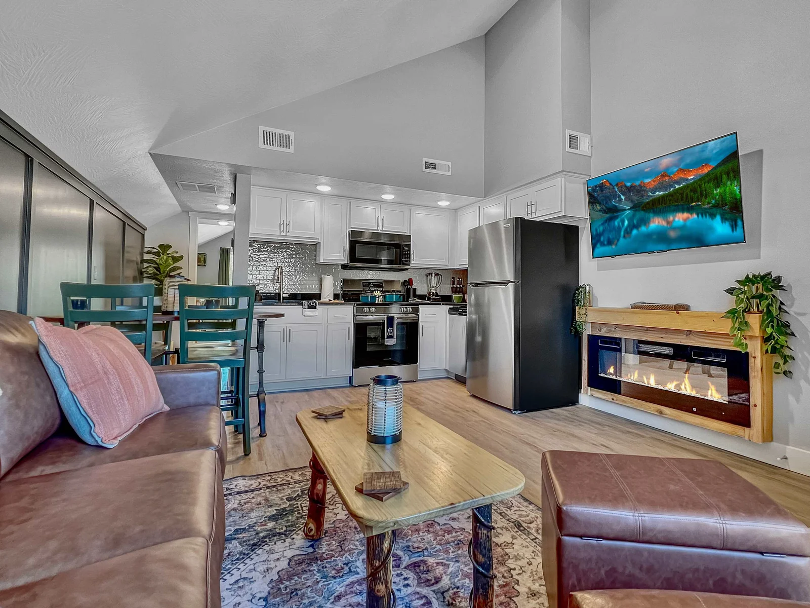 Cozy Condo with Firepit & Pool Access