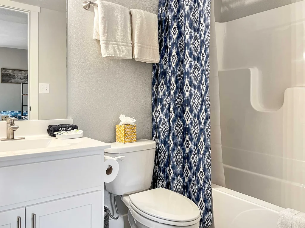 Upscale Condo, Walk to Branson Landing
