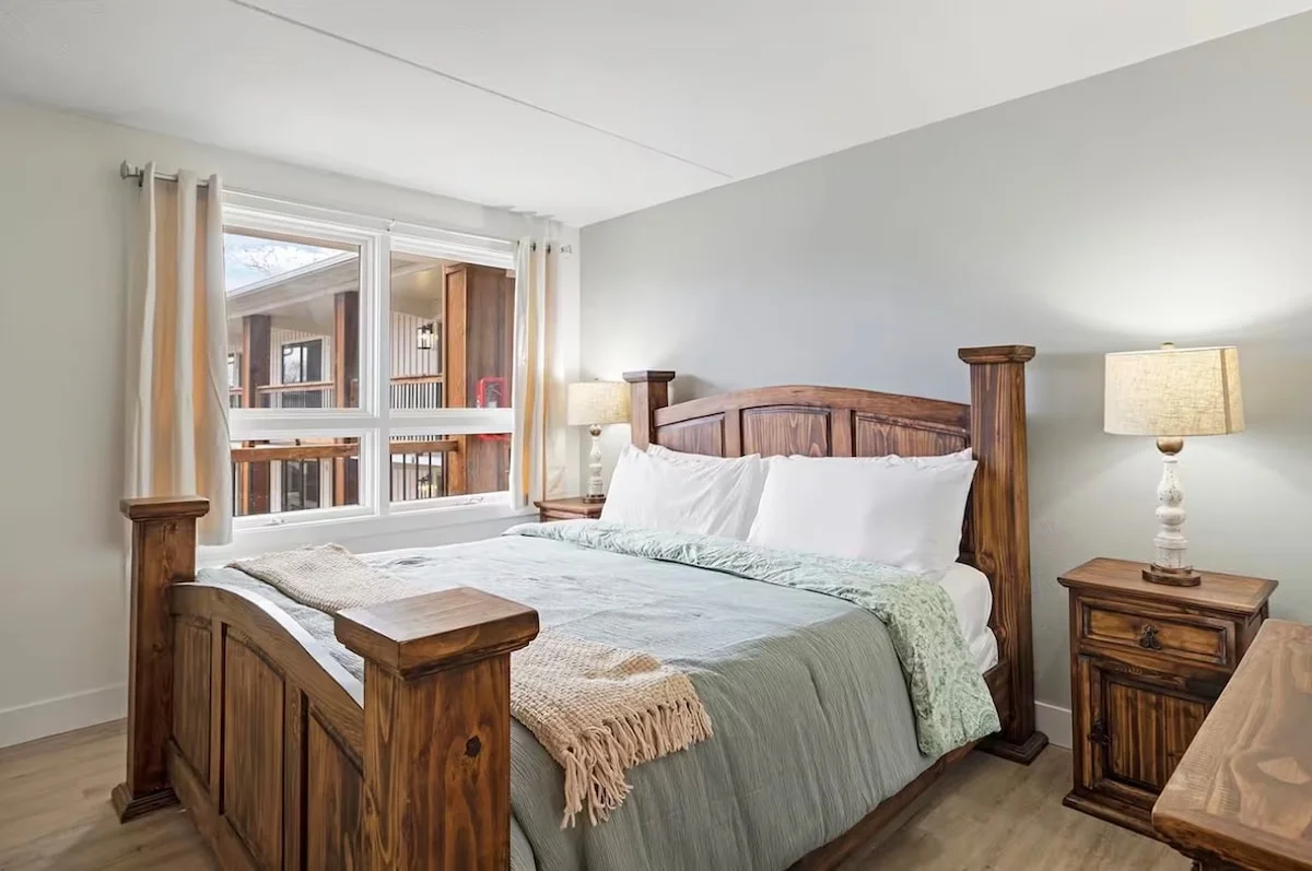 Step-Free Condo, Downtown Bound