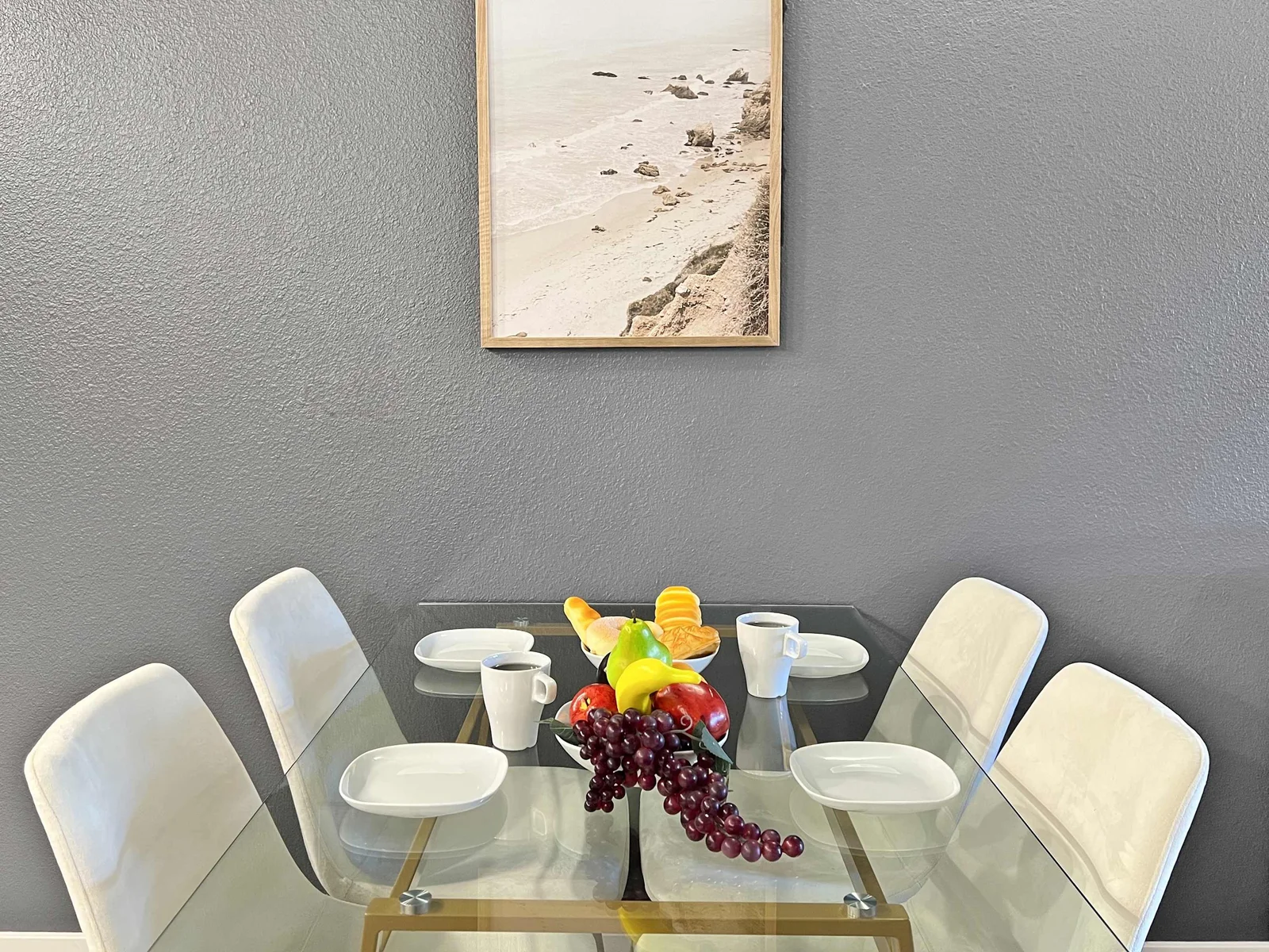Cute dining area for those wonderful mealtime chats