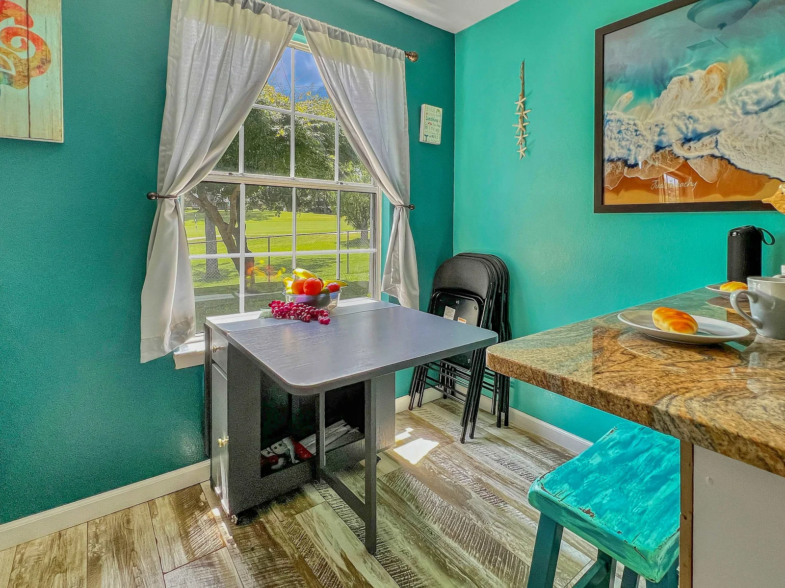 Portable dining room table for up to 6 people