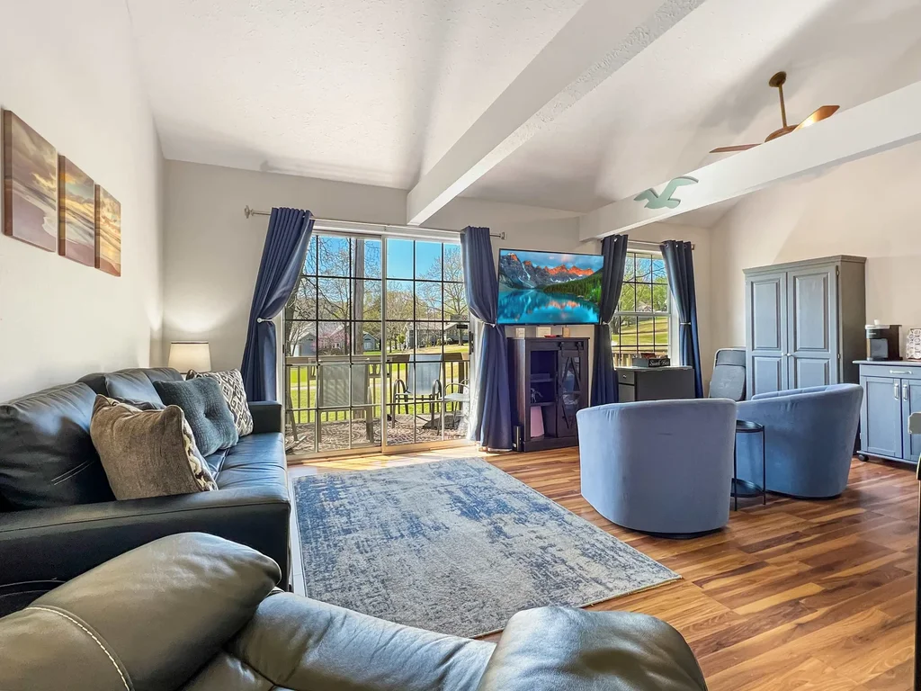 The Family Getaway, Near 76 Strip