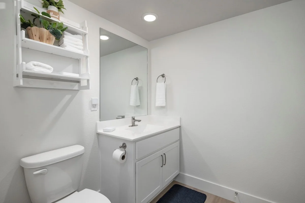 You’ll notice pristine cleanliness in the bathroom and throughout the condo.