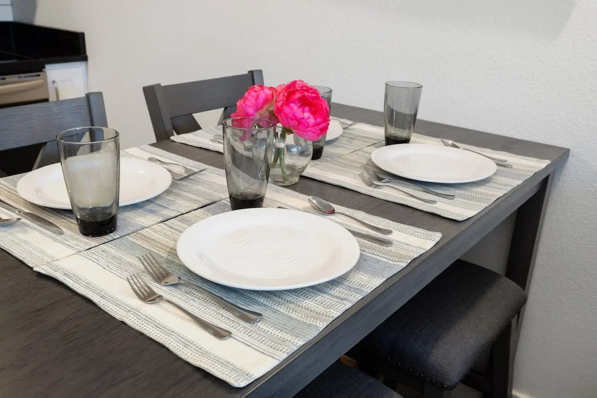 Dine at the high-top table for two, expandable to six with 2 additional chairs and 2 stools. The table can also be used as a workspace.
