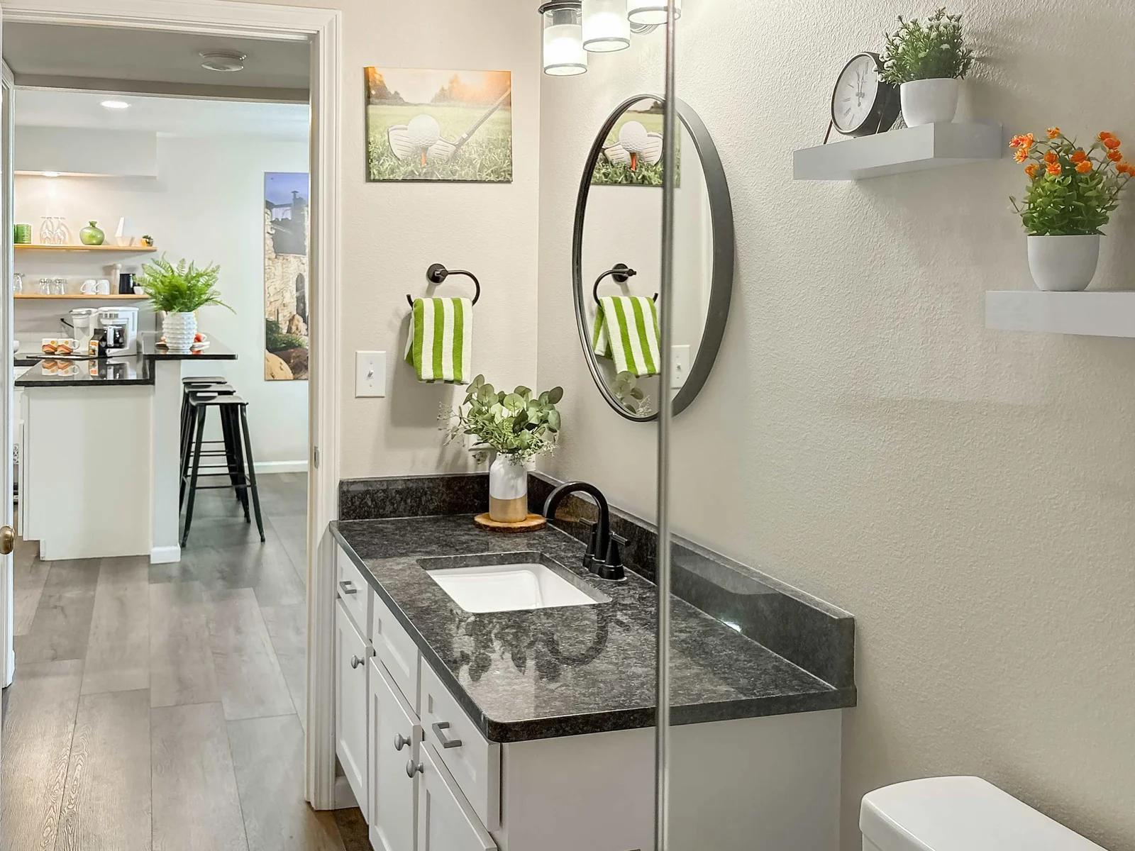 And thanks to its proximity to the kitchen, it’s perfect for sneaking in breakfast in bed.