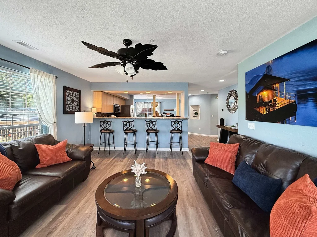 Fireside on the Lake – Cozy Condo & water views