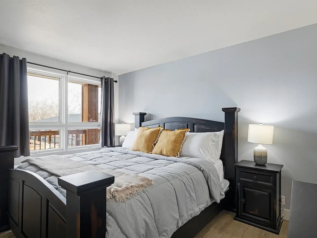 Central Condo – Short Walk to The Landing