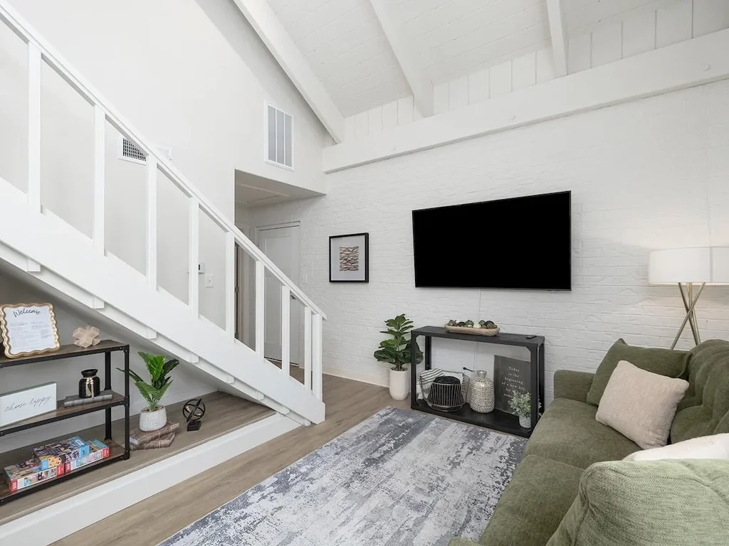 Walk-In Condo – Lake Taneycomo Access