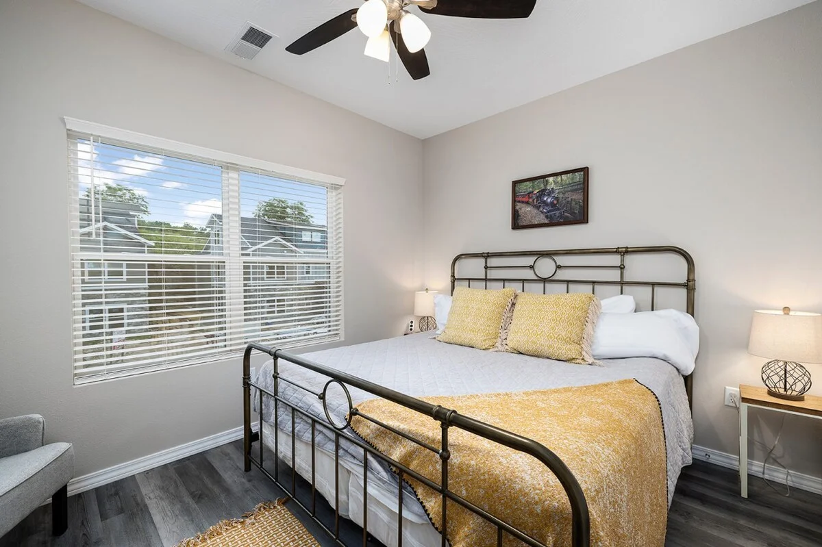 3rd bedroom-King bedd