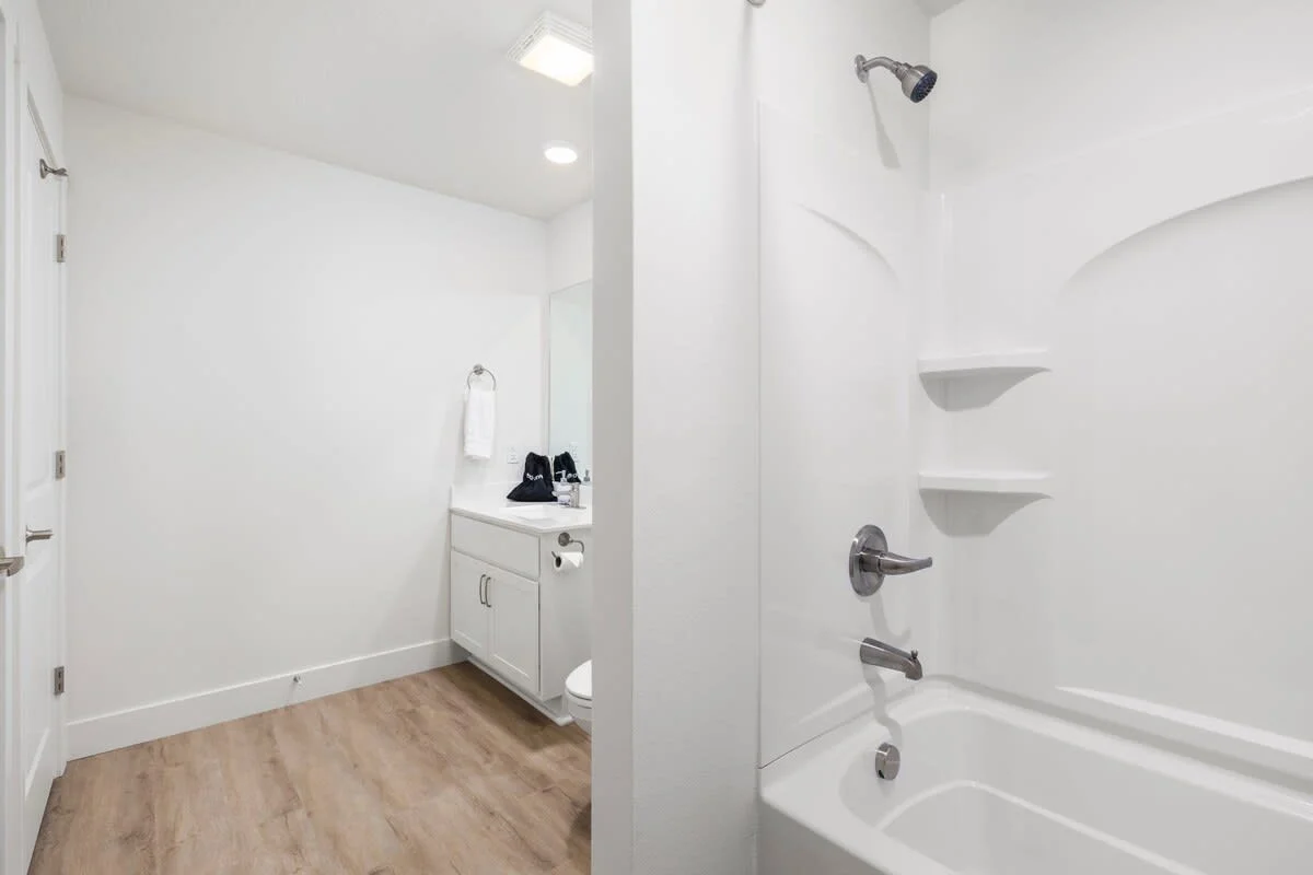 The spacious ensuite bathroom provides a tub/shower combo.
