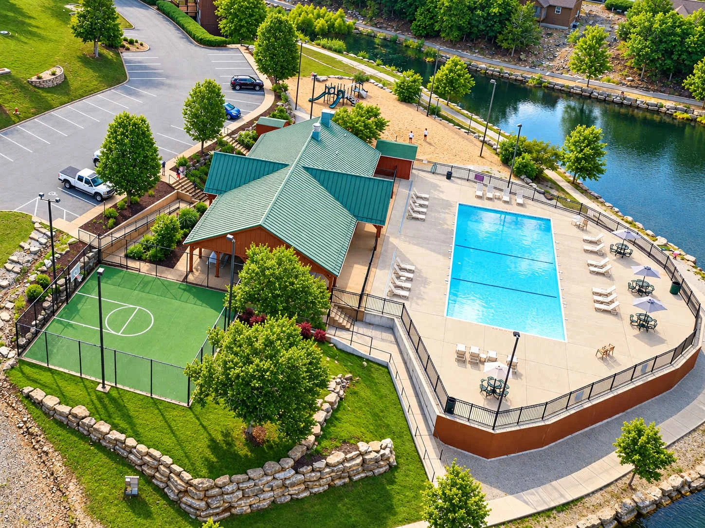 Lakeside Cabin, walk to pool, sleeps 12